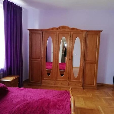 Mini Hotel Jtm Chernivtsi Ngoại thất bức ảnh