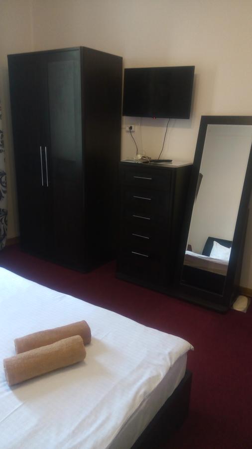 Mini Hotel Jtm Chernivtsi Ngoại thất bức ảnh