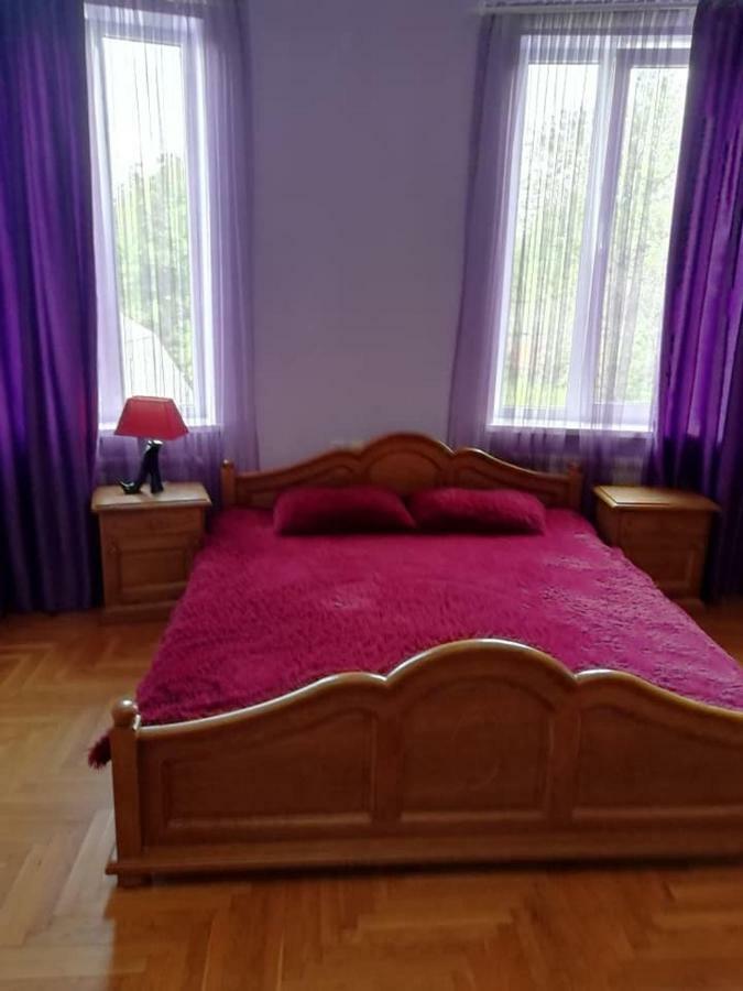 Mini Hotel Jtm Chernivtsi Ngoại thất bức ảnh