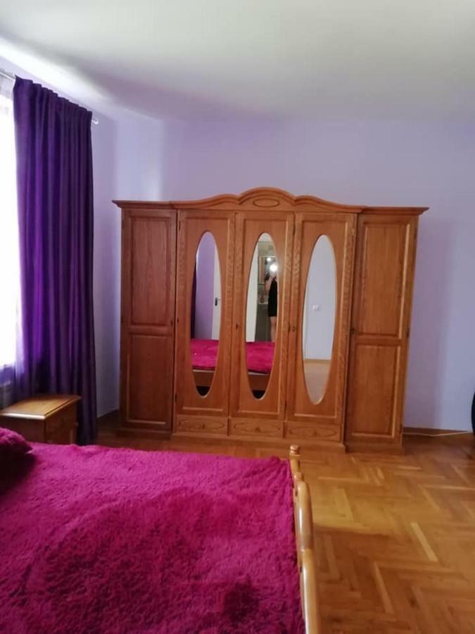 Mini Hotel Jtm Chernivtsi Ngoại thất bức ảnh